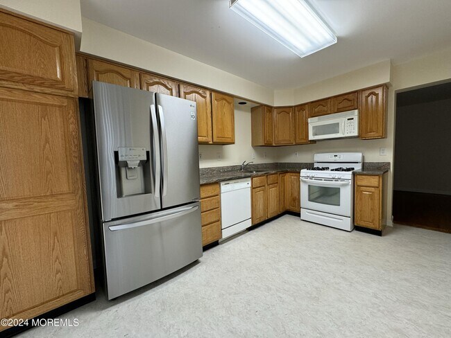 28 Alpine Rd in Holmdel, NJ - Building Photo - Building Photo