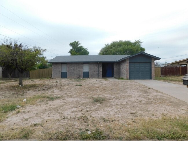 110 Danielle Dr in Del Rio, TX - Building Photo - Building Photo