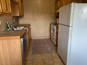 3520 E 42nd Ave in Anchorage, AK - Building Photo - Building Photo