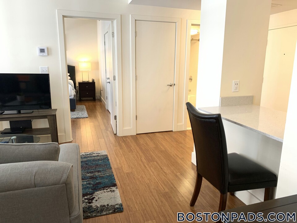 8 Winter Pl in Boston, MA - Building Photo