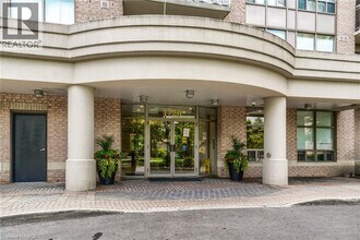 1720 Eglinton Ave E in Toronto, ON - Building Photo - Building Photo