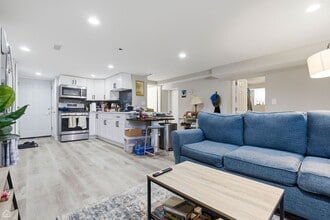 1104 Dempster St, Unit Garden in Evanston, IL - Foto de edificio - Building Photo