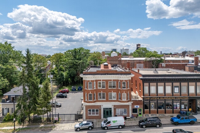 15 E Utica St in Buffalo, NY - Building Photo - Building Photo