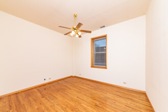 2375 W Montana St, Unit 2C in Chicago, IL - Building Photo - Building Photo