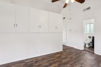 101 Blue Ridge Trl #C C in West Lake Hills, TX - Building Photo - Building Photo