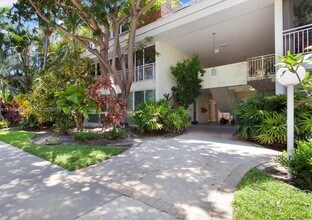260 Sunrise Dr in Key Biscayne, FL - Building Photo - Building Photo