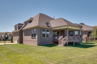 3584 Robbins Nest Rd in Thompson's Station, TN - Foto de edificio - Building Photo