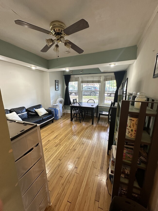 4036 N Mozart St, Unit G in Chicago, IL - Building Photo - Building Photo