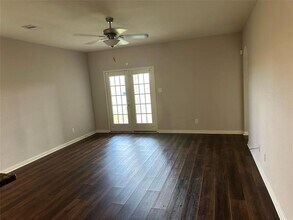 12301 Bowline Rd in La Marque, TX - Building Photo - Building Photo