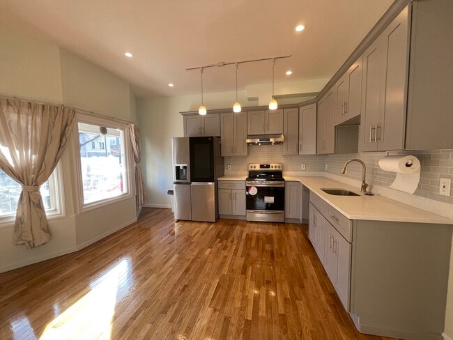 285 Dorchester St, Unit 1