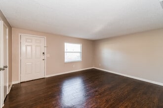 8444 Fury Dr in Jacksonville, FL - Building Photo - Building Photo