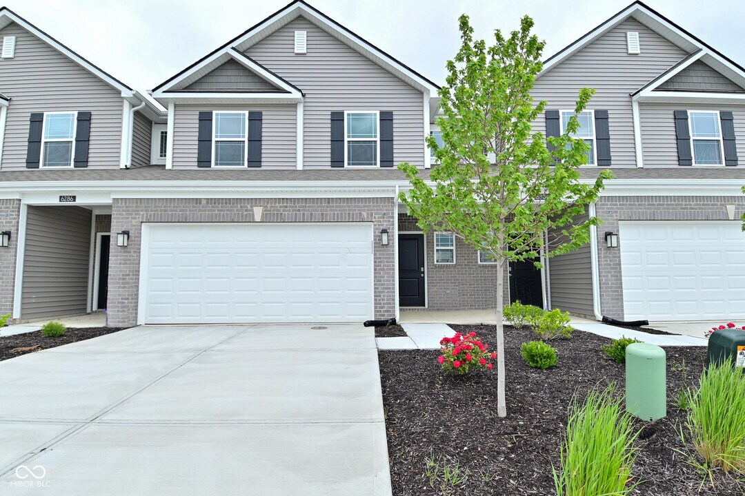 6296 Wasco Dr in Whitestown, IN - Building Photo