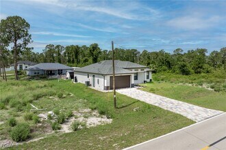 928 Milwaukee Blvd in Lehigh Acres, FL - Building Photo - Building Photo