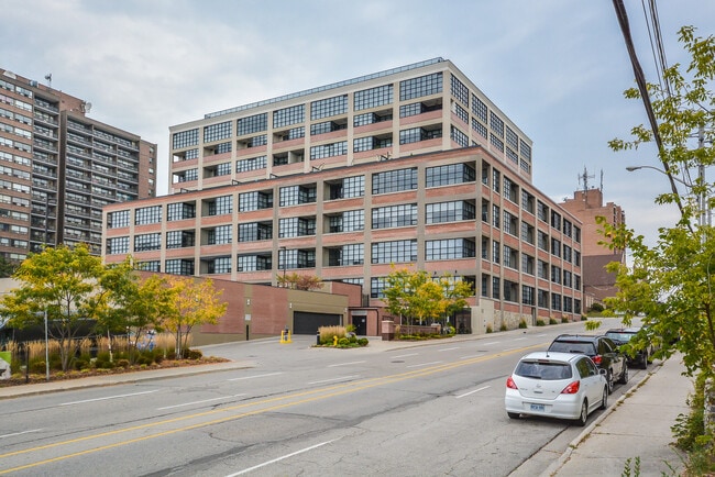 112 Benton St in Kitchener, ON - Building Photo - Building Photo