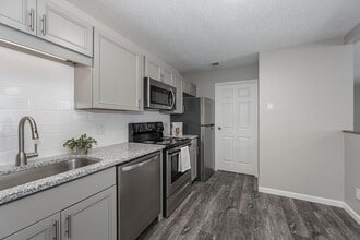 Skyridge Apartment Homes in Cincinnati, OH - Building Photo - Building Photo