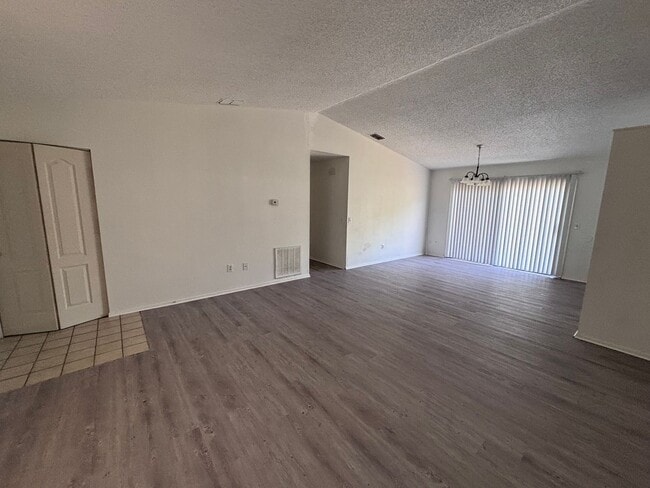 1028 Hickory Rd in Ocala, FL - Building Photo - Building Photo