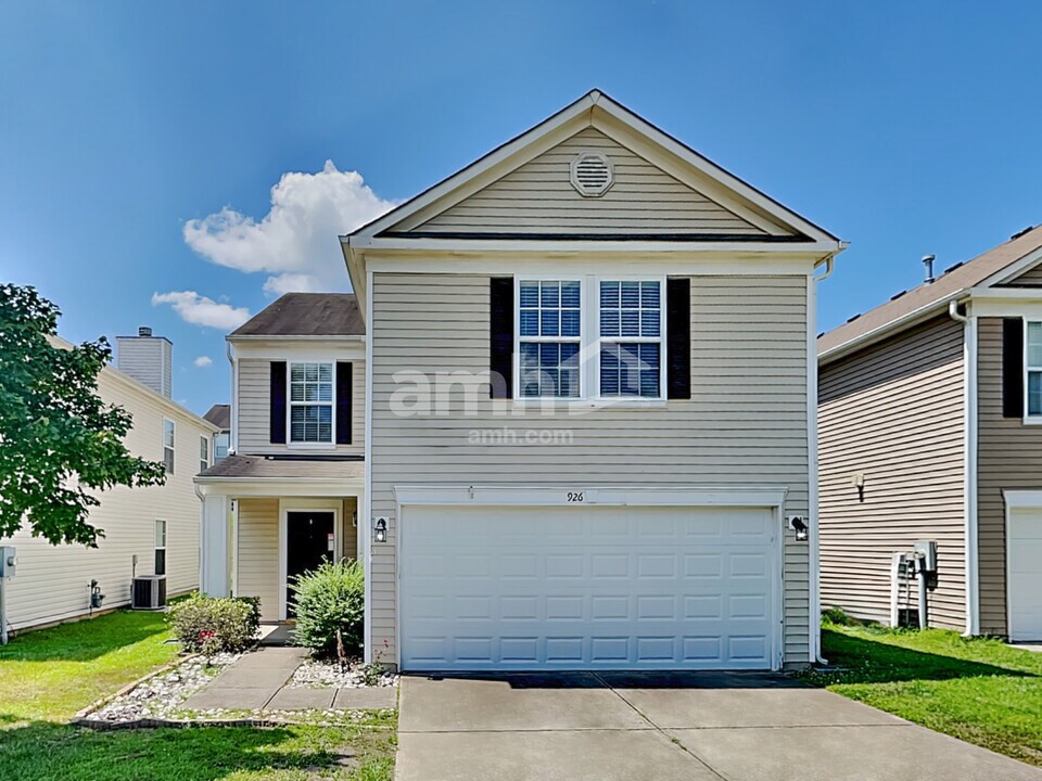 926 Littleton Dr in Concord, NC - Foto de edificio