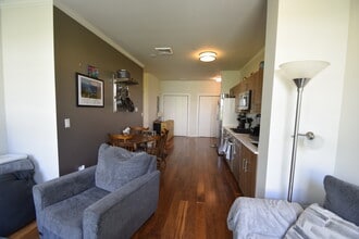 45 1st Ave, Unit 302 in Boston, MA - Foto de edificio - Building Photo