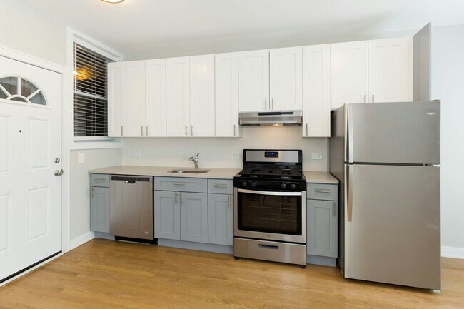 2010 W Foster Ave in Chicago, IL - Building Photo - Building Photo