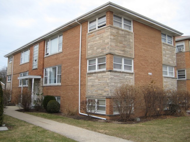 2318 S 17th Ave in North Riverside, IL - Foto de edificio - Building Photo