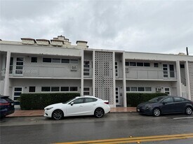 100 Madeira Ave in Coral Gables, FL - Building Photo