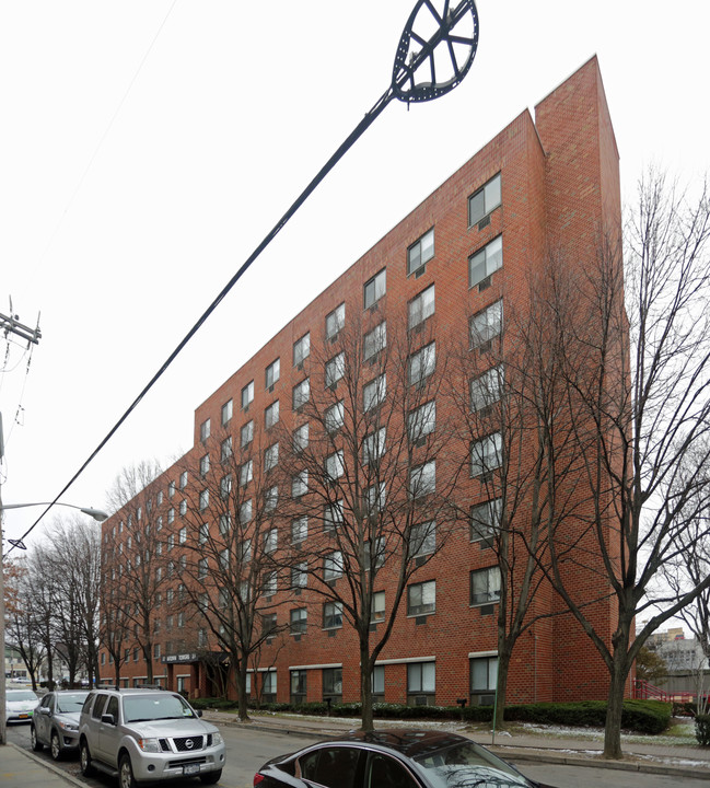 Intown Towers in Mount Vernon, NY - Building Photo