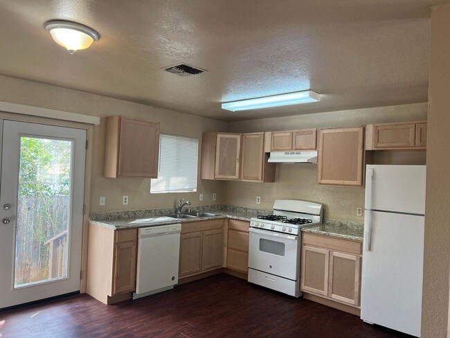 1616 Willis St in Redding, CA - Building Photo - Building Photo