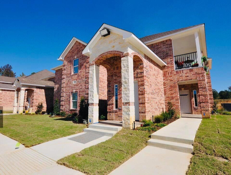 Woodland Creek Apartments -Location: Tyler TX in Tyler, TX - Building Photo