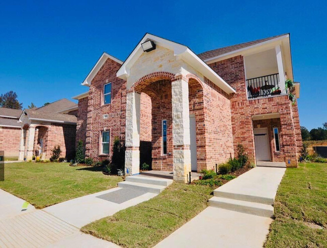 Woodland Creek Apartments -Location: Tyler TX