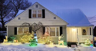 216 5th St, Unit 1 in Leominster, MA - Building Photo