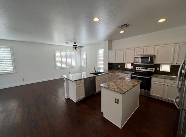 property at 3435 E Riopelle Ave