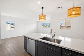 240 S 9th St in Grover Beach, CA - Building Photo - Building Photo