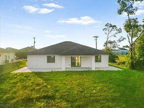 541 Chalet Ave S in Lehigh Acres, FL - Building Photo - Building Photo