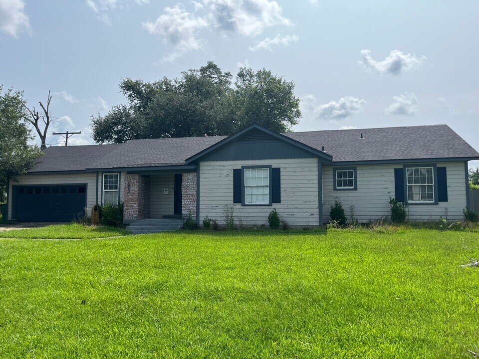 1804 20th St in Orange, TX - Building Photo