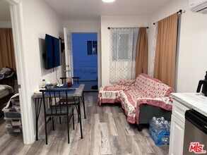 1501 Hartsook St in Los Angeles, CA - Building Photo - Building Photo