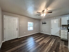 1825 Lakeview Dr in Canyon Lake, TX - Building Photo - Building Photo