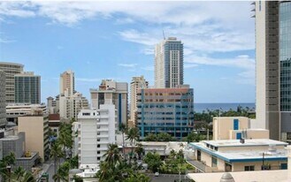 430 Lewers St in Honolulu, HI - Building Photo