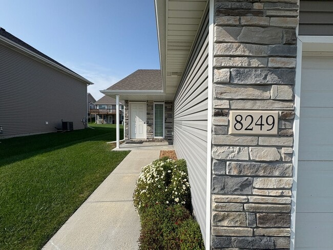 8249 Flintlock St in Lincoln, NE - Building Photo - Building Photo