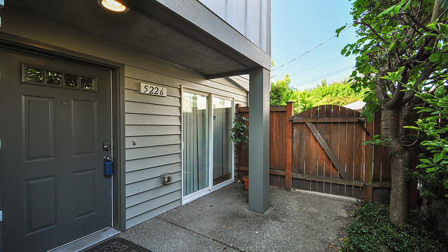 5226 Brooklyn Ave NE in Seattle, WA - Building Photo - Building Photo