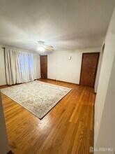 3 Jerome Pl in North Brunswick, NJ - Building Photo - Building Photo