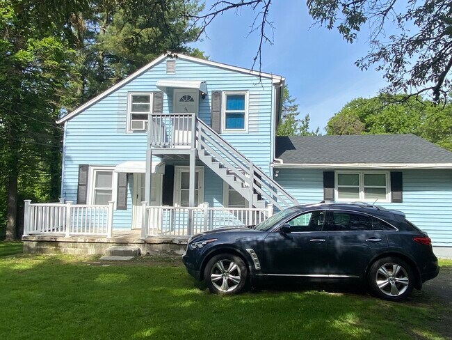 95 Grilleytown Rd in Waterbury, CT - Foto de edificio - Building Photo