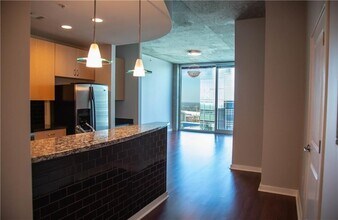 400 W Peachtree St NW in Atlanta, GA - Building Photo - Building Photo