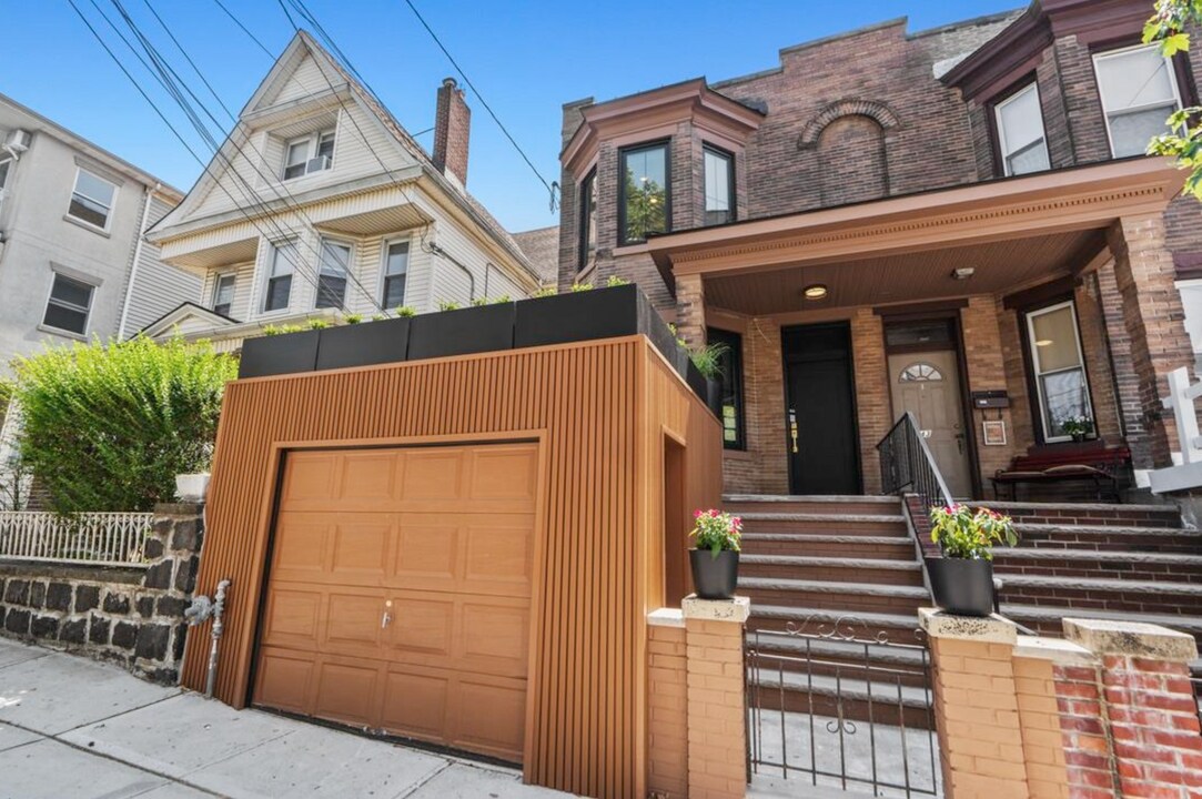41 47th St in Weehawken, NJ - Building Photo