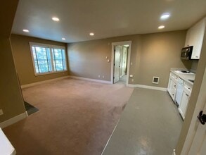 2209 NW High Lakes Loop in Bend, OR - Building Photo - Building Photo