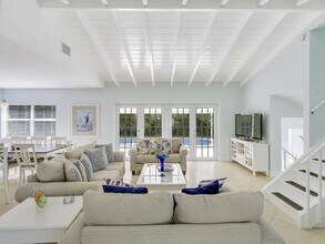 1310 Manor Dr in West Palm Beach, FL - Building Photo - Building Photo