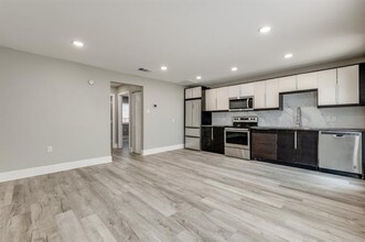 4921 Bryan St in Dallas, TX - Foto de edificio - Building Photo