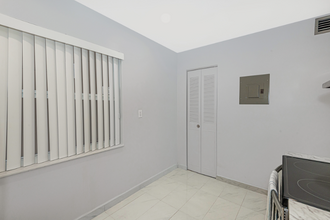 7705 SW 86th St in South Miami, FL - Building Photo - Building Photo