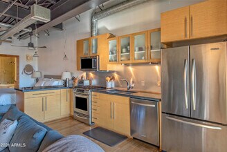 4020 N Scottsdale Rd-Unit -2005 in Scottsdale, AZ - Building Photo - Building Photo