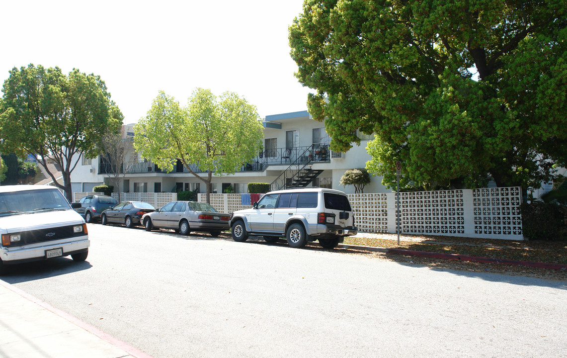 Imperial Apartments in Glendale, CA - Building Photo