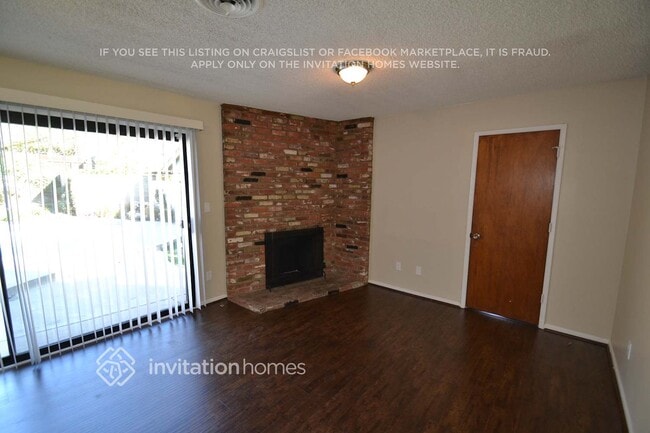 10127 Foothill Blvd in Sylmar, CA - Foto de edificio - Building Photo